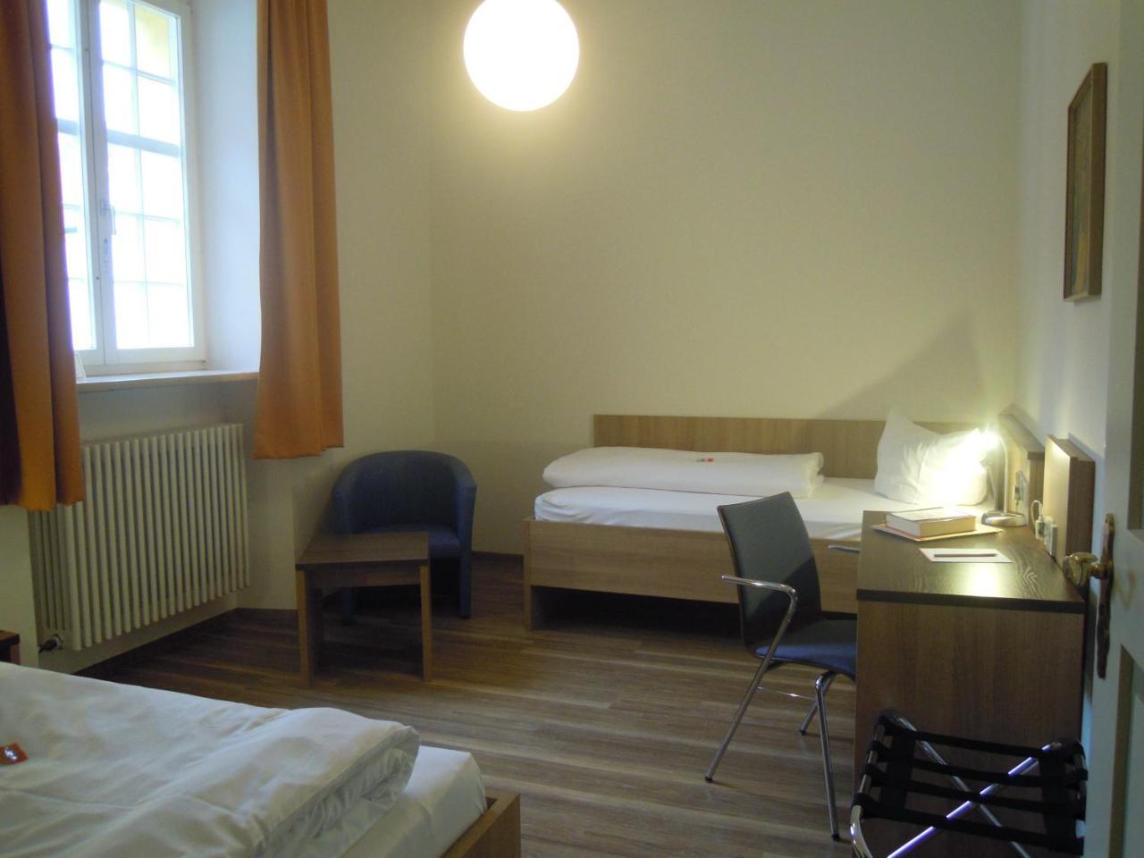 Tagungshaus Im Kloster Neresheim Hotel ภายนอก รูปภาพ