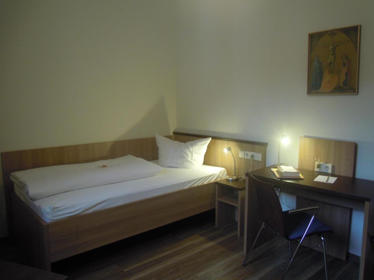 Tagungshaus Im Kloster Neresheim Hotel ภายนอก รูปภาพ