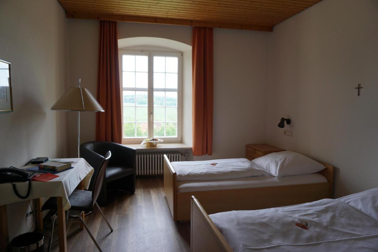 Tagungshaus Im Kloster Neresheim Hotel ภายนอก รูปภาพ